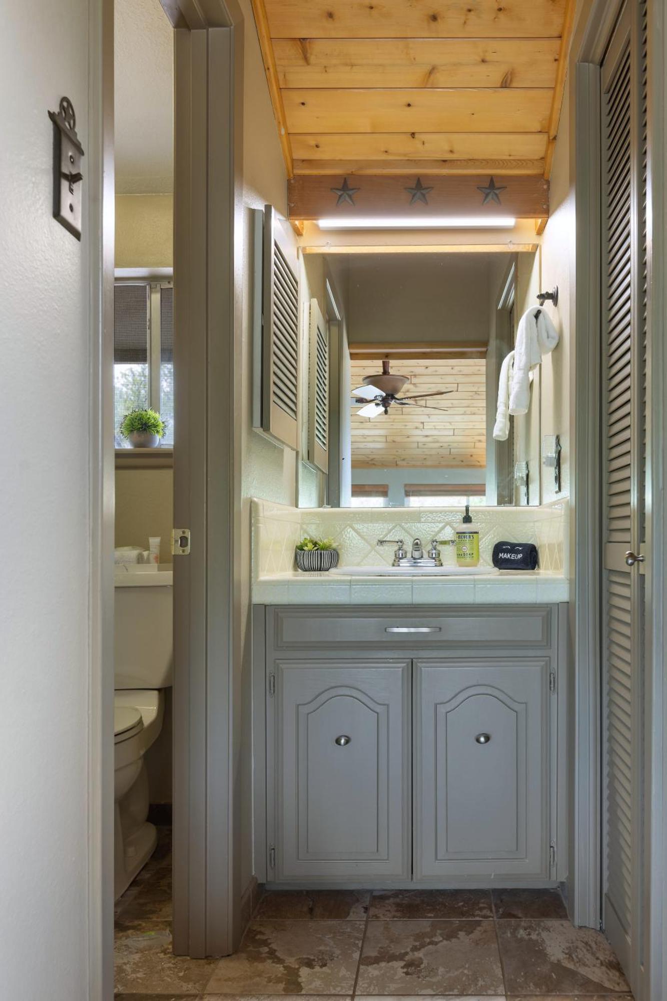 Wine Country Retreat - With A Lake View! Spicewood Екстериор снимка